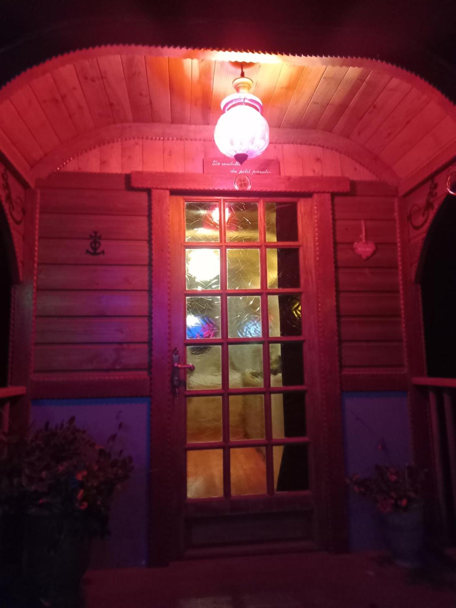 La Roulotte Du Petit Paradis Saint-Rémy-de-Provence Exterior foto