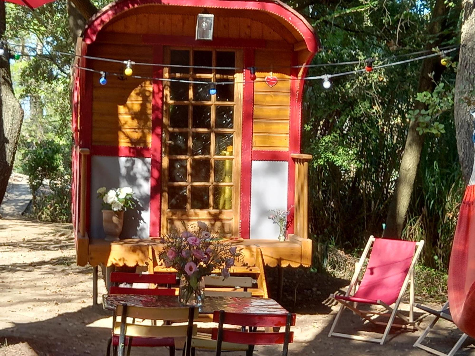 La Roulotte Du Petit Paradis Saint-Rémy-de-Provence Exterior foto